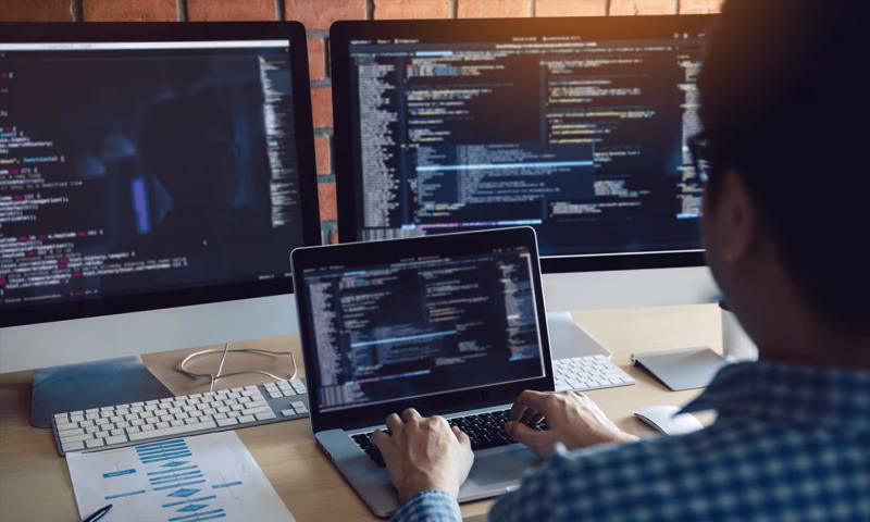 数据科学选型：R与Python如何赋能朗县网站建设？